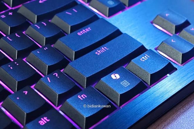 蛇黑寡妇蜘蛛V4矮轴竞技极速版体验j9国际站登录轻薄矮轴指尖狂飙：雷(图13)